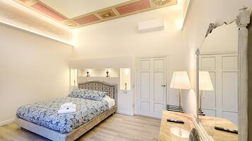 Deluxe Apartment | 2 bedrooms, individually decorated, desk, soundproofing