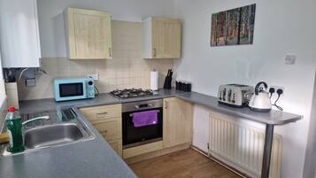 Rumah | Dapur pribadi | Lemari es, microwave, oven, dan kompor