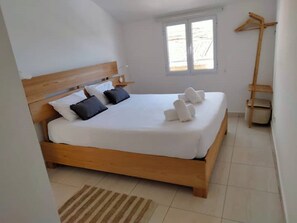 4 Schlafzimmer, Schreibtisch, Bügeleisen/Bügelbrett, kostenloses WLAN