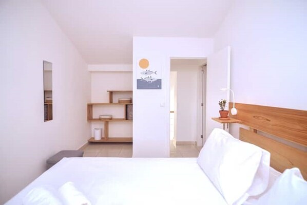4 bedrooms, desk, iron/ironing board, free WiFi