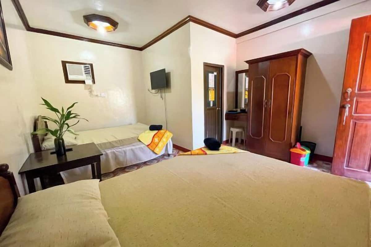 1 bedroom, desk, free WiFi, bed sheets