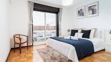 4 bedrooms, iron/ironing board, WiFi, bed sheets