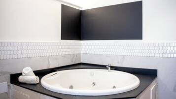 Deluxe Double Room | Desk, blackout curtains, soundproofing, iron/ironing board