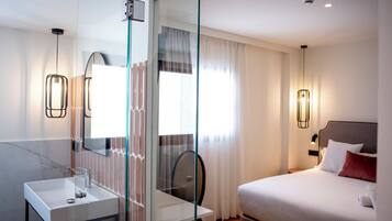 Standard Double Room | Desk, blackout drapes, soundproofing, iron/ironing board