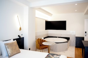 Bureau, rideaux occultants, chambres insonorisées