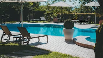 Piscine extérieure (ouverte en saison)