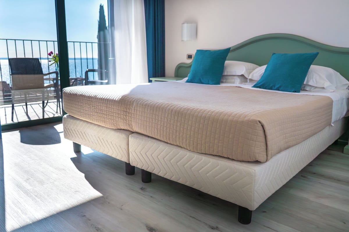 1 bedroom, in-room safe, desk, blackout curtains