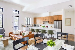 Interior - Cozy Modern Home & Studio near Pine Canyon (Flagstaff)