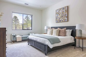 3 habitaciones, tabla de planchar con plancha, wifi y ropa de cama 