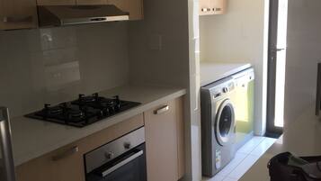 冰箱、微波炉、烤箱、炉灶