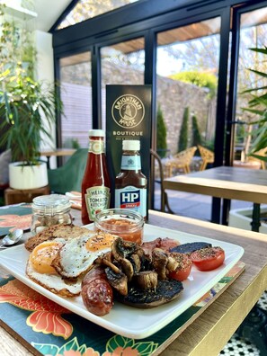 Free daily cooked-to-order breakfast 