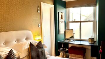 Premier Room | Iron/ironing board, free WiFi