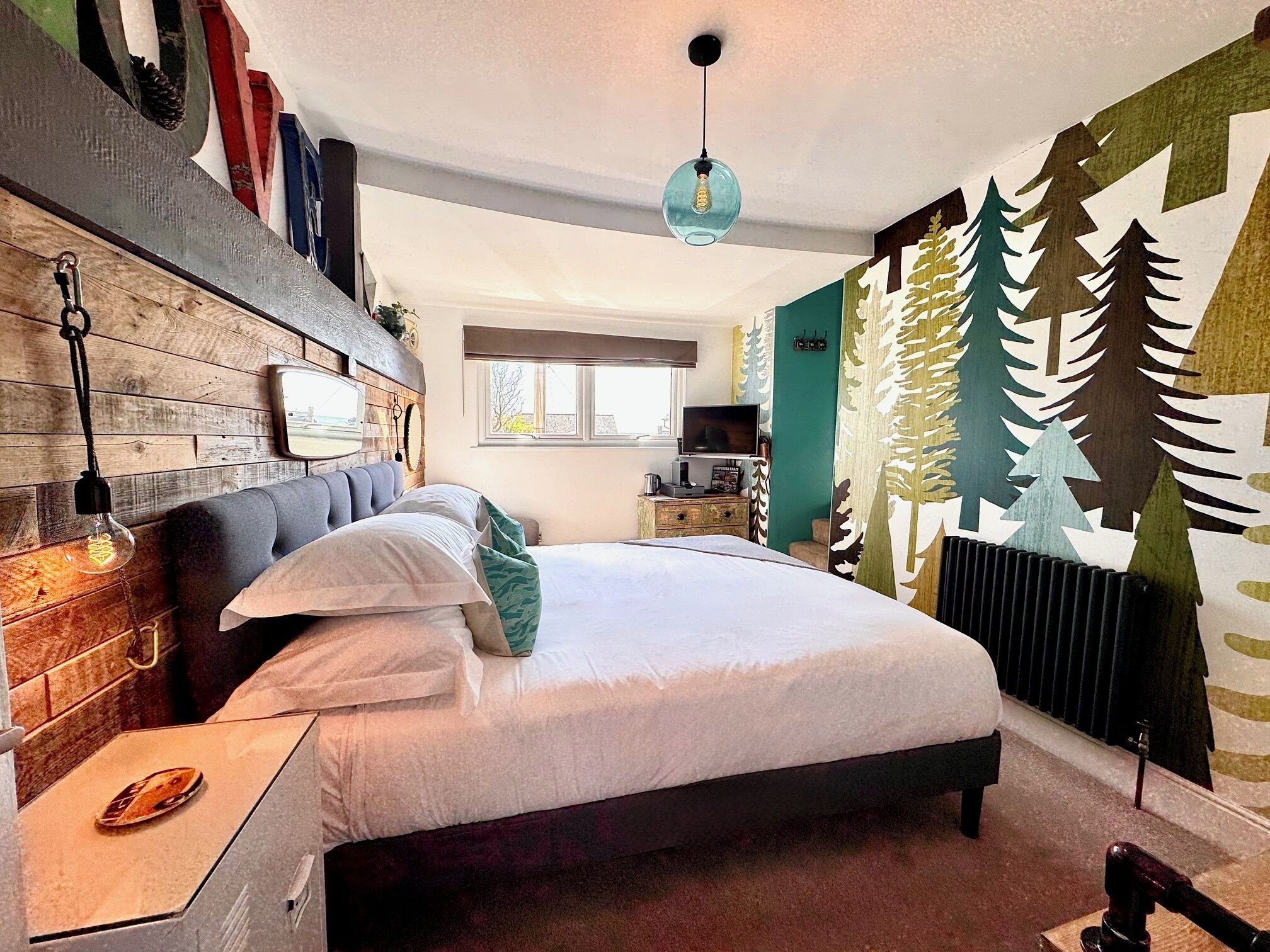 Chambre Supérieure | Fer et planche à repasser, Wi-Fi gratuit