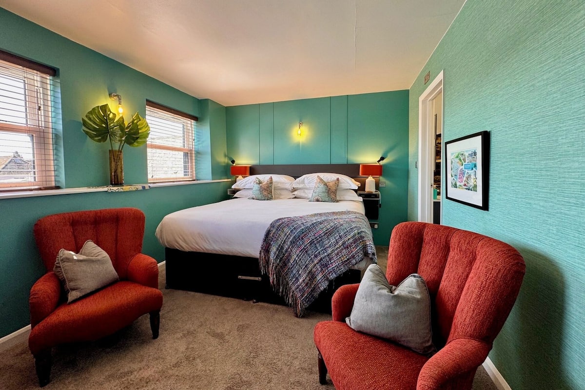 Dobbelt- eller tomannsrom – premier | Strykejern/-brett og wi-fi (inkludert)