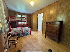 3 bedrooms, iron/ironing board, WiFi, bed sheets - Lake house on the New York shores of Lake Champlain (Keeseville)