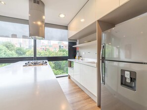 Fridge, microwave, oven, stovetop