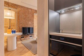 Fridge, microwave, oven, stovetop - w* | Lovely 1BR at Palacio Real (Madrid)