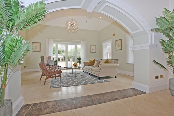 المنشأة من الداخل