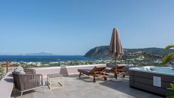 Suite Signature, 1 grand lit, non-fumeurs, vue mer | Terrasse/Patio