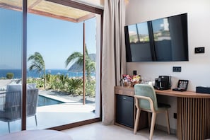 Minibar y caja de seguridad en la habitación