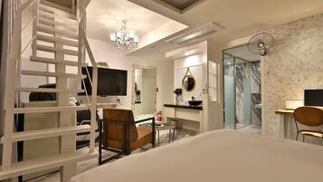 Rooftop Suite | Individually decorated, free WiFi, bed sheets