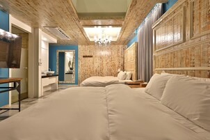 Decoración personalizada, wifi gratis y ropa de cama 