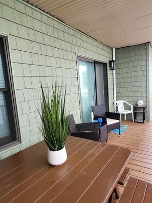 Outdoor dining - Exquisite 2 Bedroom/2 Bathroom - Walk to Beach and Boardwalk (Ocean City)