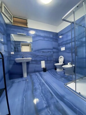 Family Quadruple Room | Premium bedding, individually decorated, individually furnished - b&b El Dorado (Centola)