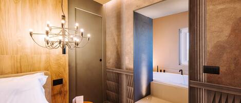 1 bedroom, iron/ironing board, free WiFi