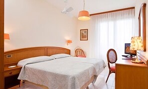 Kamar Standar | Brankas, meja kerja, Wi-Fi gratis, dan seprai linen