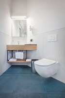 Quarto superior | Banheiro | Produtos de toalete grátis, secador de cabelo