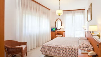 Traditional Room | In-room safe, desk, free WiFi, bed sheets