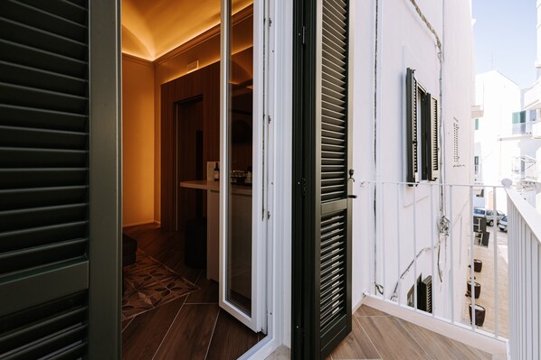 Exterior detail - King Superior 21 Maggio (Monopoli)