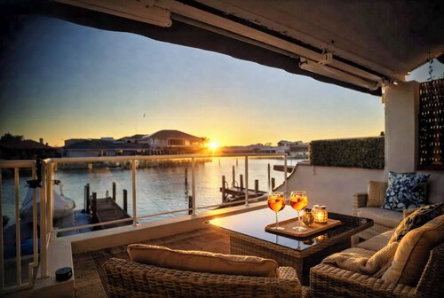 Waterfront Canal Retreat | Jetty, Kayaks & Dolphin