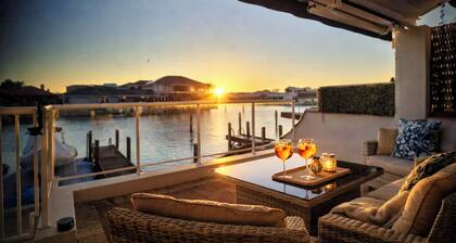 Waterfront Canal Retreat | Jetty, Kayaks & Dolphin
