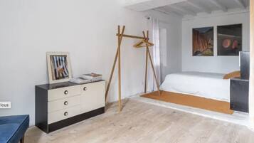 5 chambres, fer et planche à repasser, Wi-Fi gratuit, draps fournis