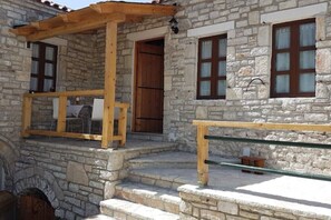 Property grounds - Holiday Villa Old Qeparo (Upper Qeparo)