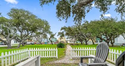 This cottage is a 2 bedroom(s), 2 bathrooms, located in Rockport, TX.