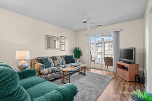 Smart TV - 20% discount all year. Peace, serenity. 2 bedroom waterway condo! Sleeps 6. (North Myrtle Beach)