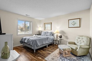 2 bedrooms, WiFi, bed sheets - 20% discount all year. Peace, serenity. 2 bedroom waterway condo! Sleeps 6. (North Myrtle Beach)