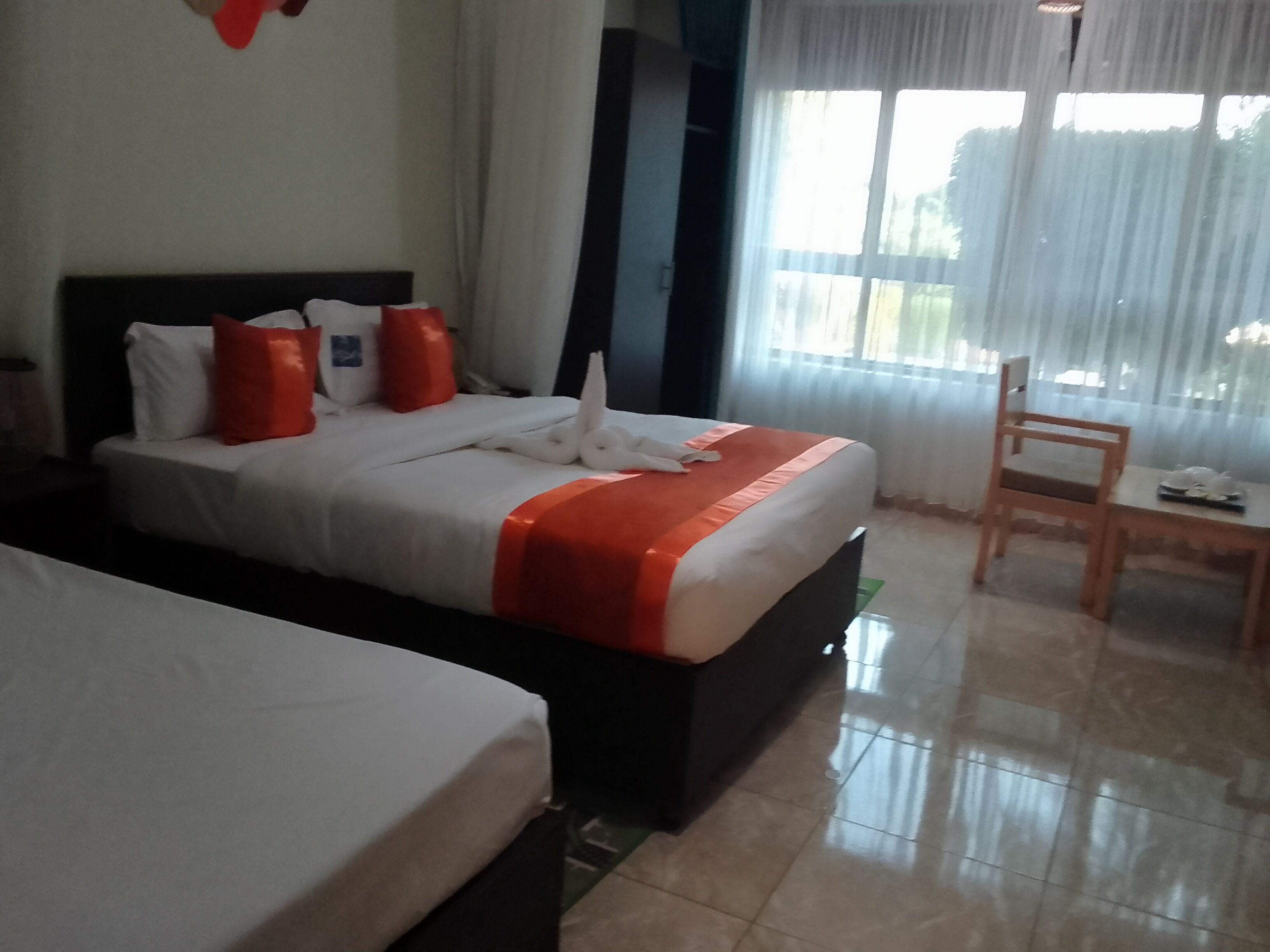 Family Twin Room | Desk, laptop workspace, soundproofing, free WiFi