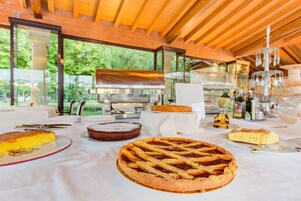 Desayuno bufé gratuito y diario