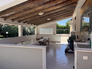 Outdoor dining - Villa with pool Fontane Bianche (Fontane Bianche)