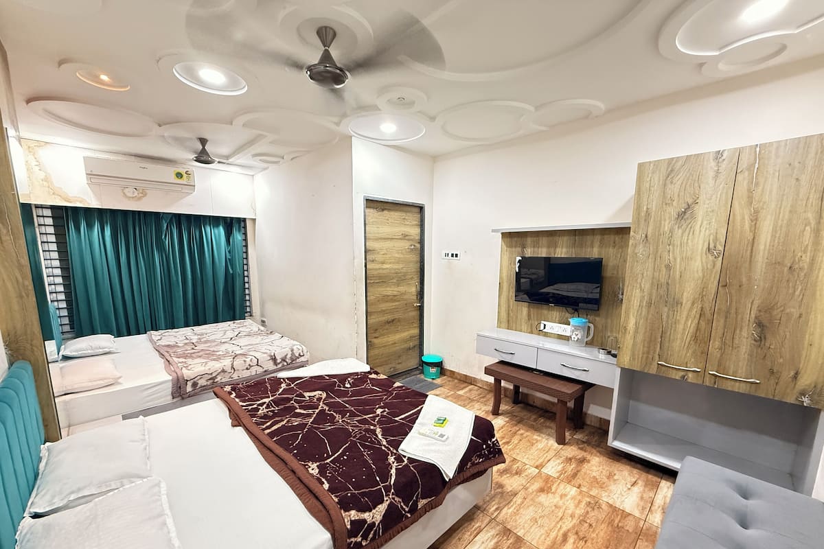Family Studio Suite | Premium bedding, down duvets, memory-foam beds, desk