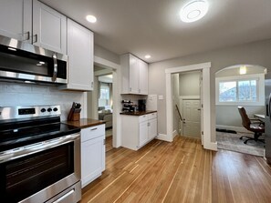 Refrigerador, microondas, horno, placa de cocina