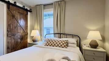 4 bedrooms, desk, travel cot, free WiFi