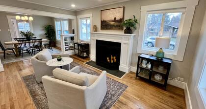 The Winston, Gorgeous! 4 Bdrm w/ Hot Tub & Firepit, Local Golfing 50% Off!