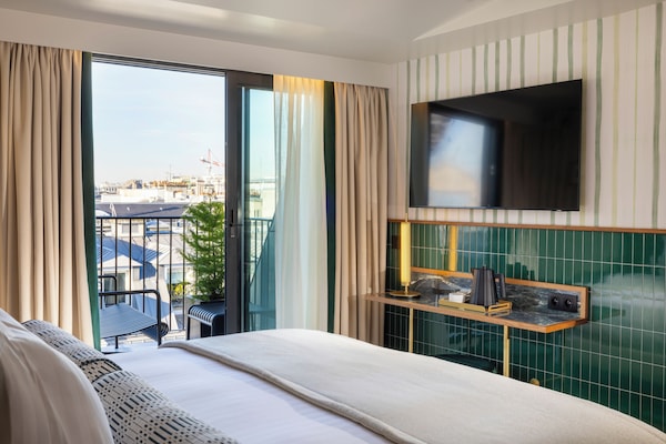 Prestige Room with Terrace and Spa access | In-room safe, soundproofing, iron/ironing board, free WiFi