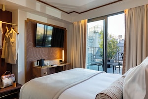 Superior Room with balcony and Spa access | In-room safe, soundproofing, iron/ironing board, free WiFi