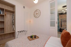 1 bedroom, iron/ironing board, WiFi, bed sheets - Dietla 21 | Kraków | Climate Apartment | AC (Kraków)